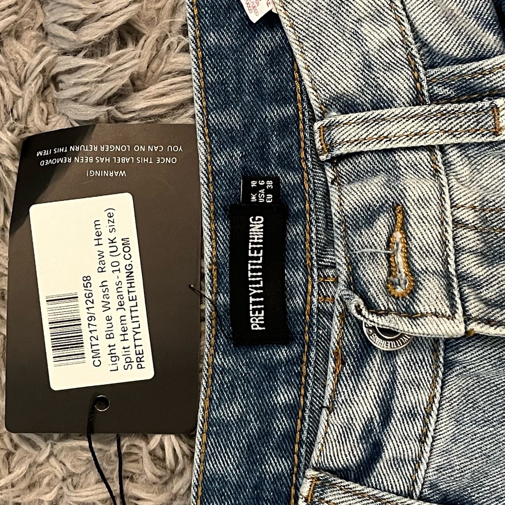 Pretty Little Thing - light blue wash - split hem jeans size: 8 (UK SIZE 10)